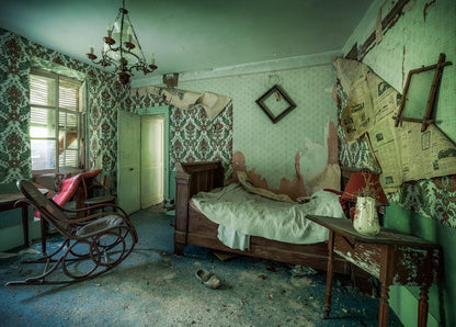 Ravensburger Lost Places Series: Crumbling Dreams 1000 Piece Puzzle image 1