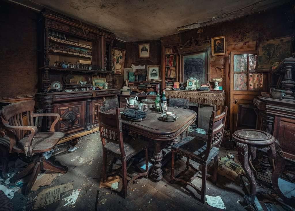 Ravensburger Lost Places Series: Bizarre Meal 1000 Piece Puzzle image 1
